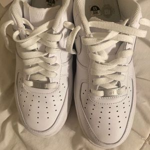 🔥🔥🔥Nike White AIRFORCE 1s 🔥🔥🔥